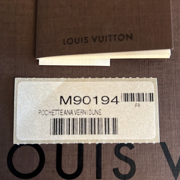 Louis Vuitton Vernis Ana Clutch Dune - Picture 9 of 10